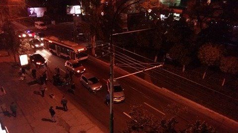 Alcoolul face victime: Un pieton, lovit de o maşină în Capitală