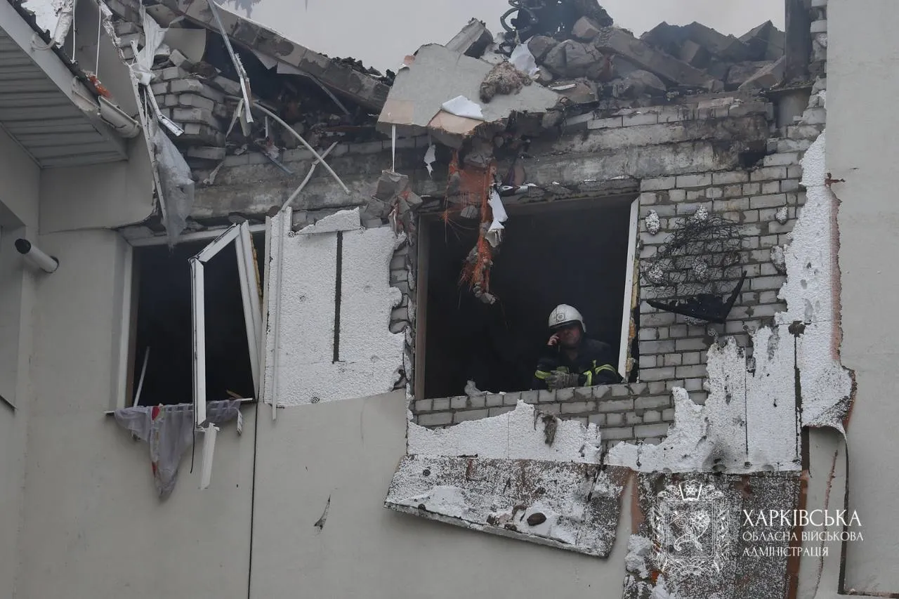 Dronele rusești au lovit un bloc de locuințe din Harkov: Există persoane rănite