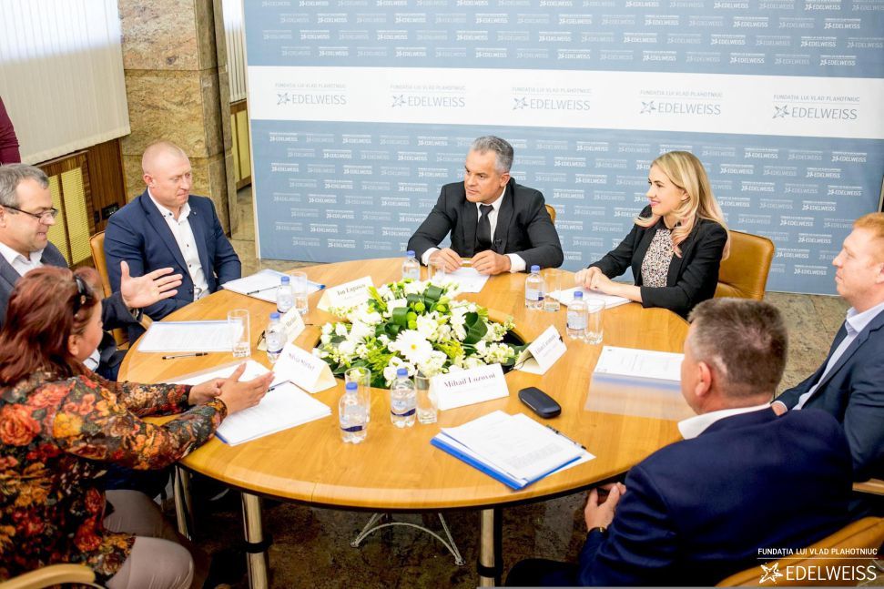 Plahotniuc i-a felicitat pe primarii câștigători ai concursului „Satul viitorului”