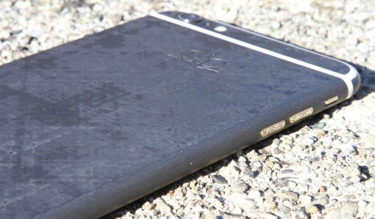 Швейцарцы выпустили карбоновый iPhone за $17 тысяч