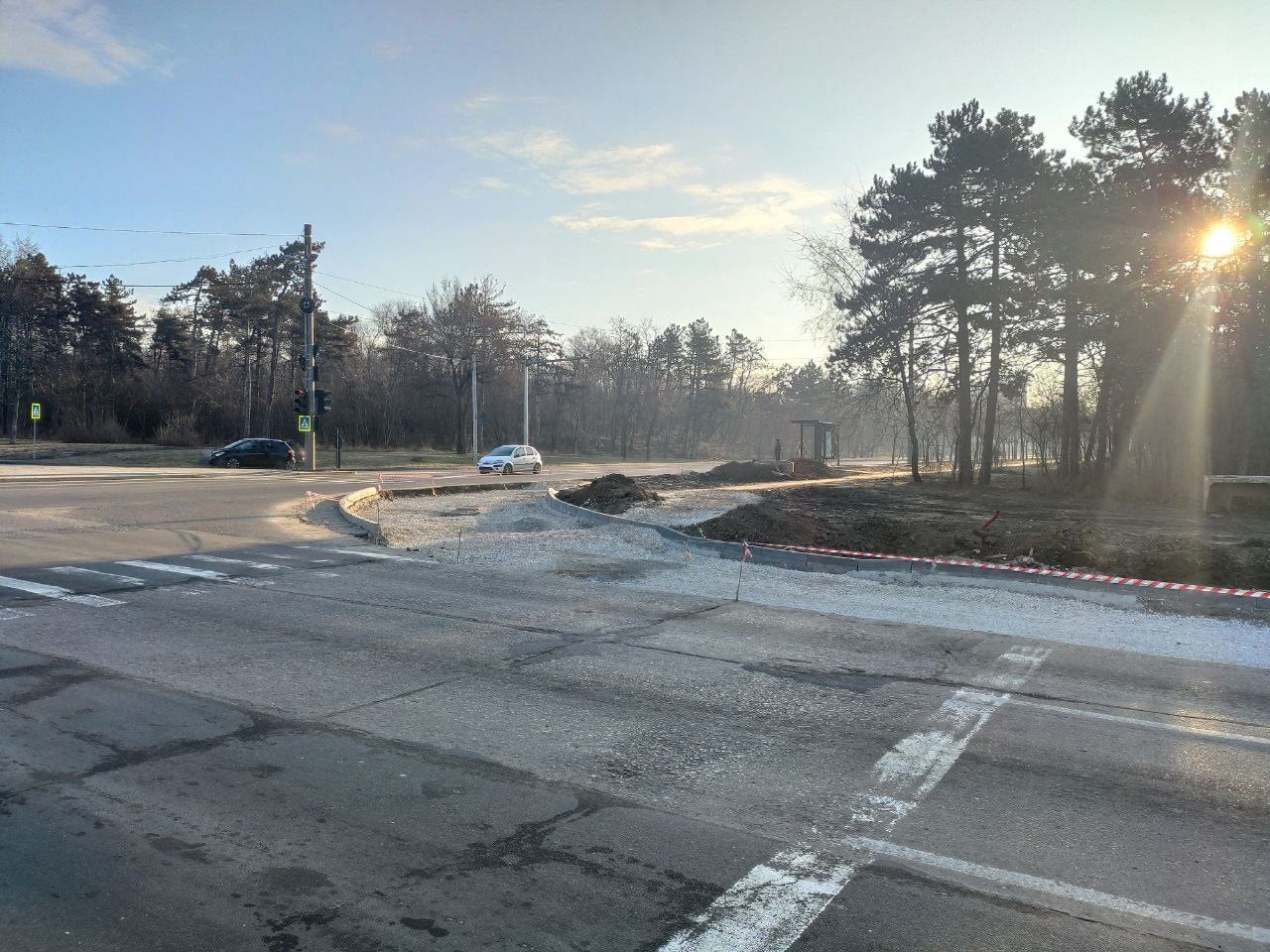 В столичном секторе Рышкановка продолжается ремонт бордюров