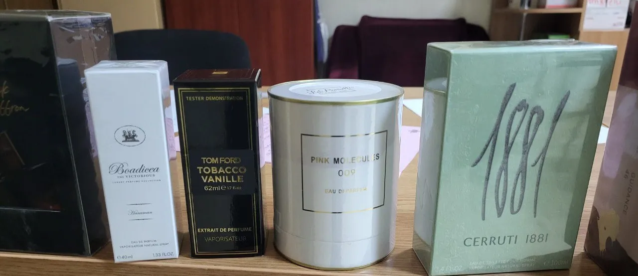 Mai multe articole de parfumerie de contrabandă, depistate de Serviciul Vamal