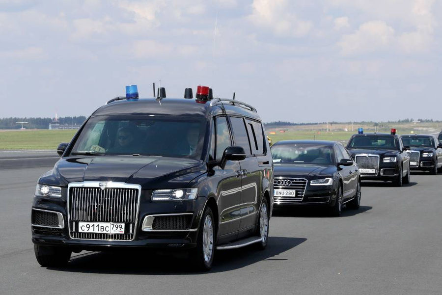 Aurus Владимира Путина за рубежом охраняет секретный спецназ