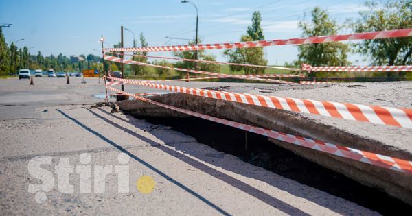 На выезде из Кишинева поднялись бетонные плиты на дороге