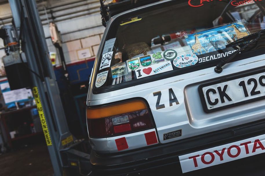 81-летняя жительница Южной Африки доехала на старой Toyota до Лондона