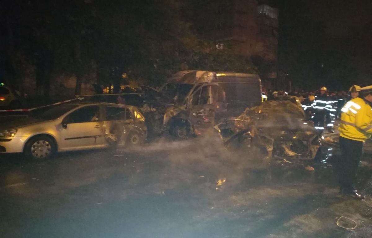 Grav accident în Bucureşti. Cinci maşini au ars, o persoană a murit