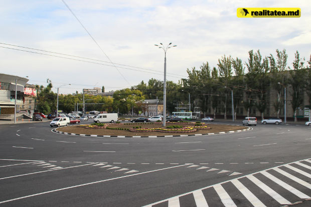 В столице завершен ремонт круговой развязки на бульваре Константина Негруцци