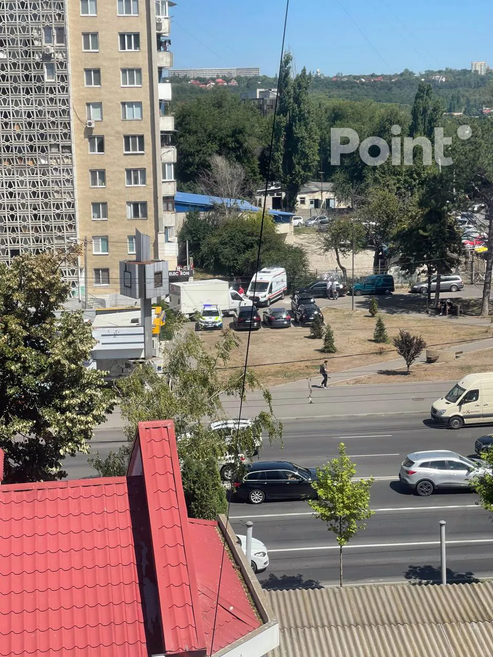 В Кишиневе женщина выпала из окна 3 этажа и погибла