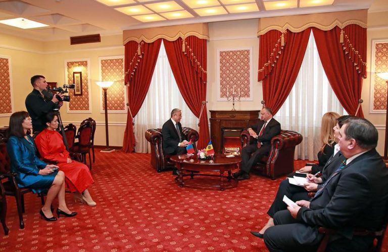 Trei ambasadori noi în Moldova, cu sediile la Bucureşti, Sofia şi Bruxelles, au transmis scrisorile de acreditare lui Dodon