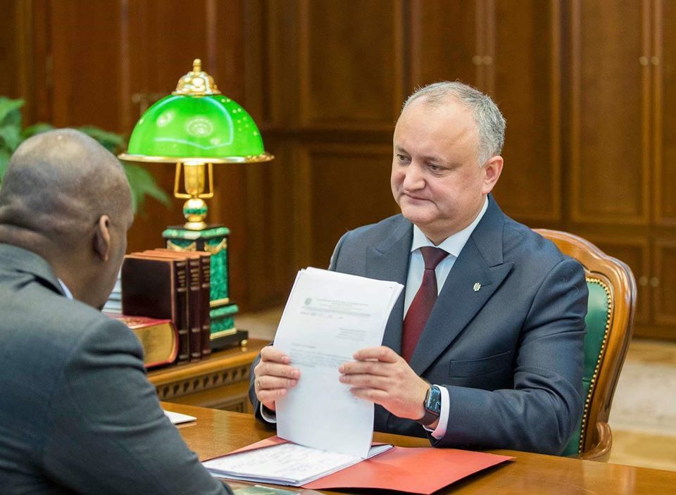 Додон рассказал Хогану о риске отставки правительства