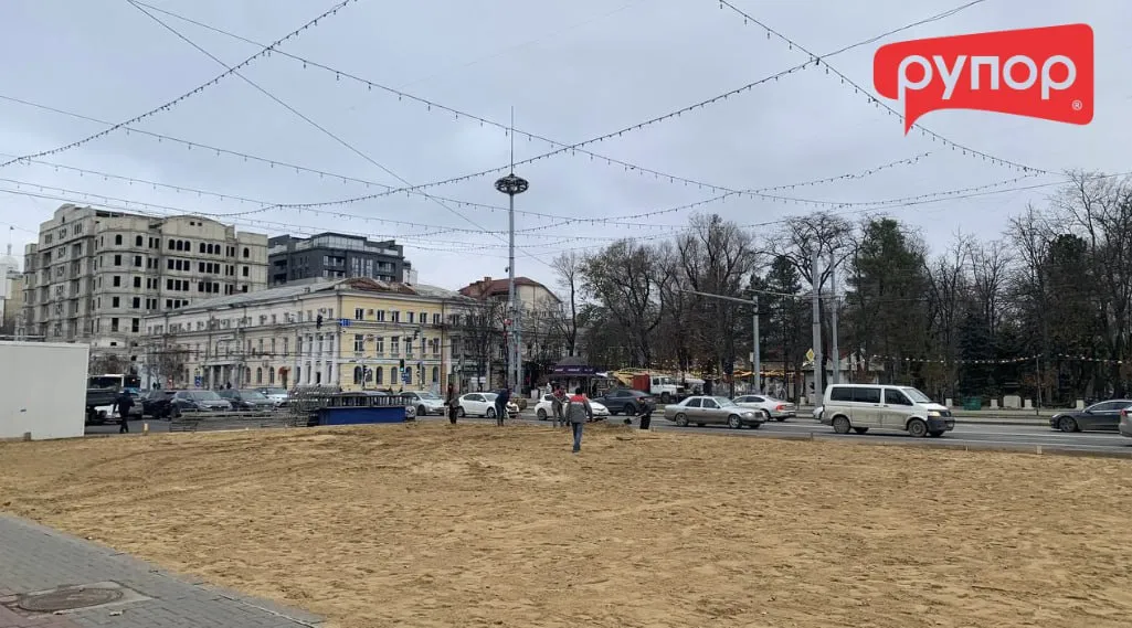 К зимним праздникам в центре столицы откроют каток