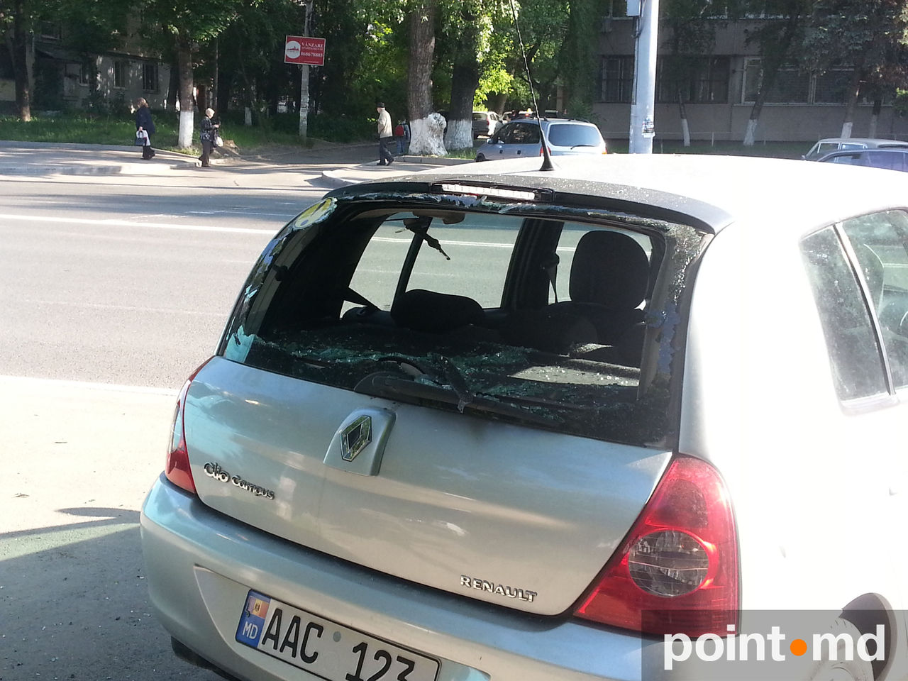 На Рышкановке задержаны хулиганы, разбивавшие стекла у машин