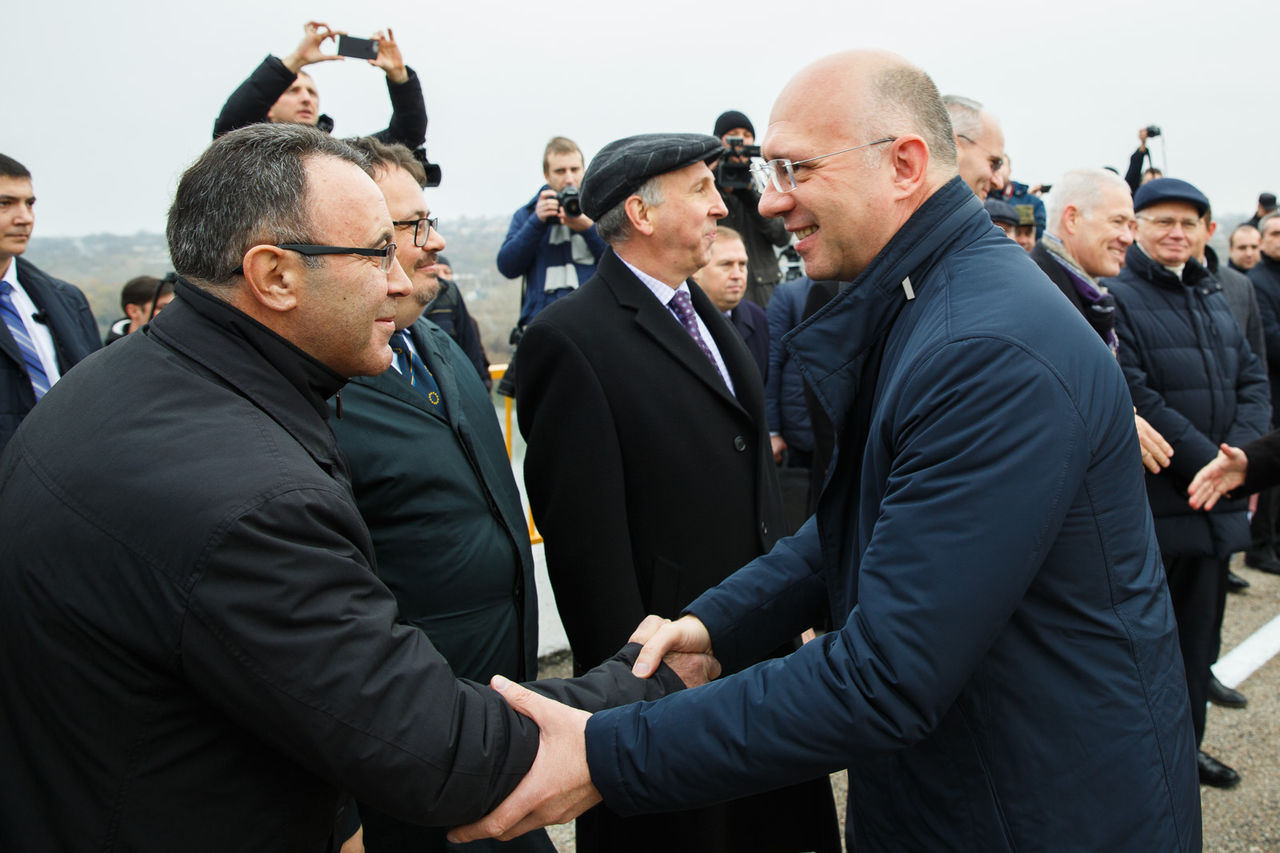 Pavel Filip și Krasnoselski, la inaugurarea podului de la Gura Bâcului. Primele imagini