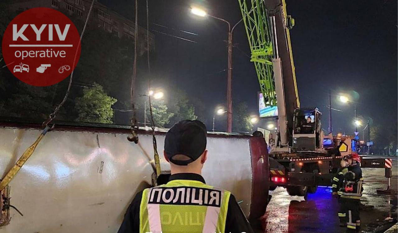 В Киеве перевернулся автобус Кишинев - Москва: пострадали 18 человек