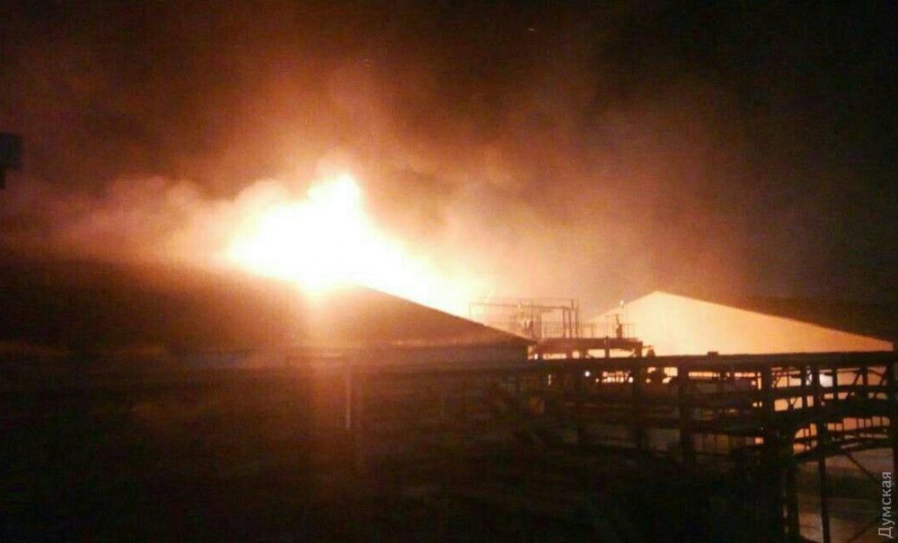 Под Одессой загорелся маслоперерабатывающий завод