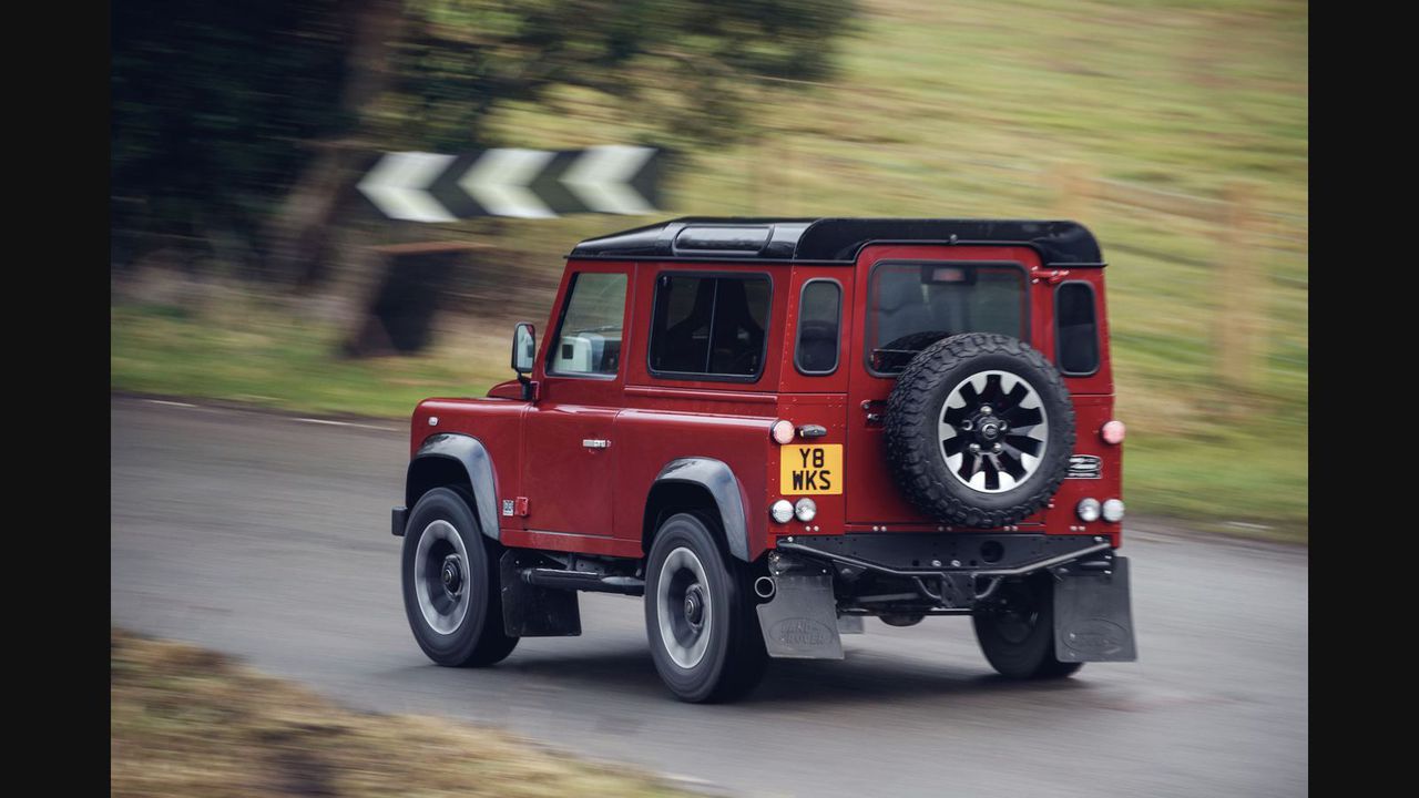 Land Rover Defender primeşte o ediţie aniversară