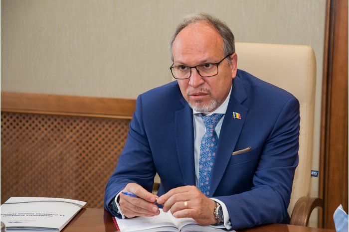 Премьер встретился с румынским послом