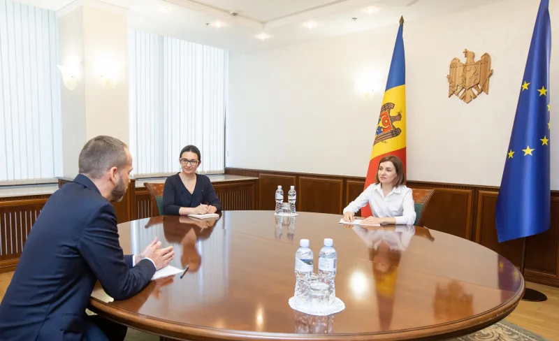 Майя Санду провела встречу с главой Представительства ЕС в Молдове Янисом Мажейксом