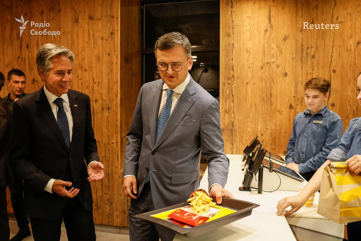 Кулеба сводил Блинкена в киевский McDonald's