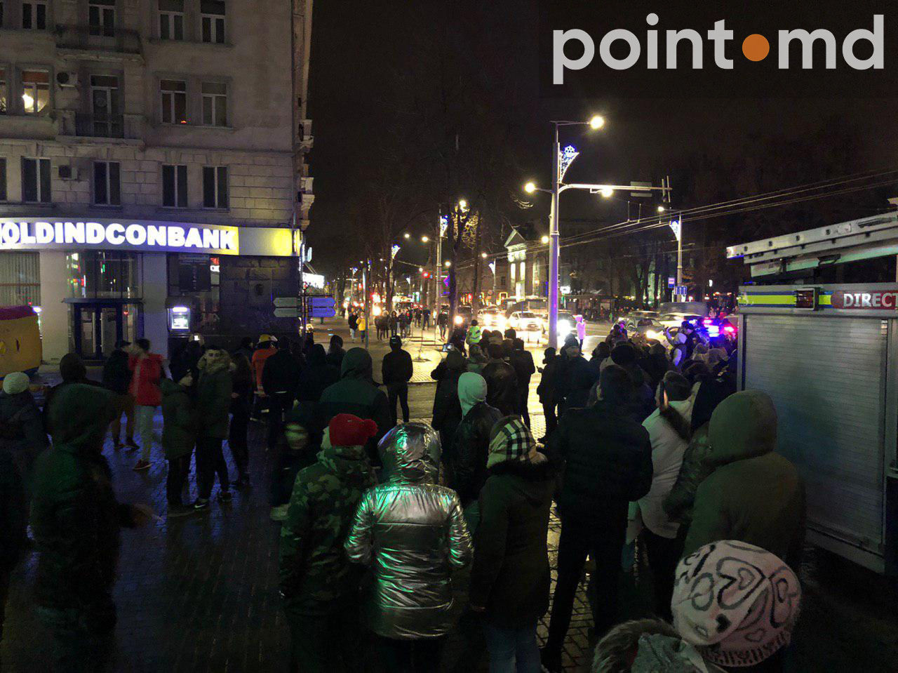 В центре Кишинева мужчина пытался сброситься с крыши здания