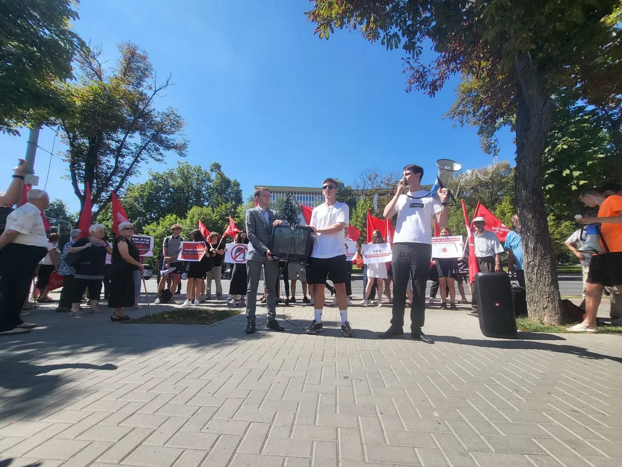 В PAS отреагировали на акцию протеста партии «Возрождение» против цензуры