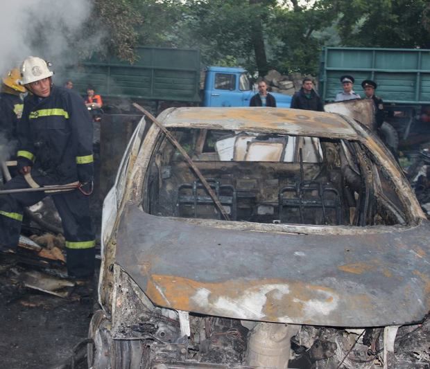 Пожар на Чеканах: сгорели 6 автомобилей