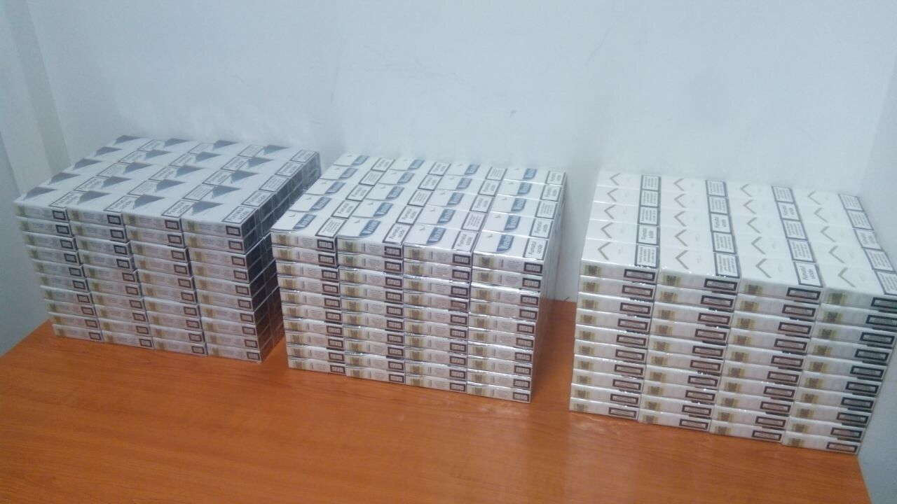 Suvenire ilegale: 50.000 de țigarete, confiscate de vameși