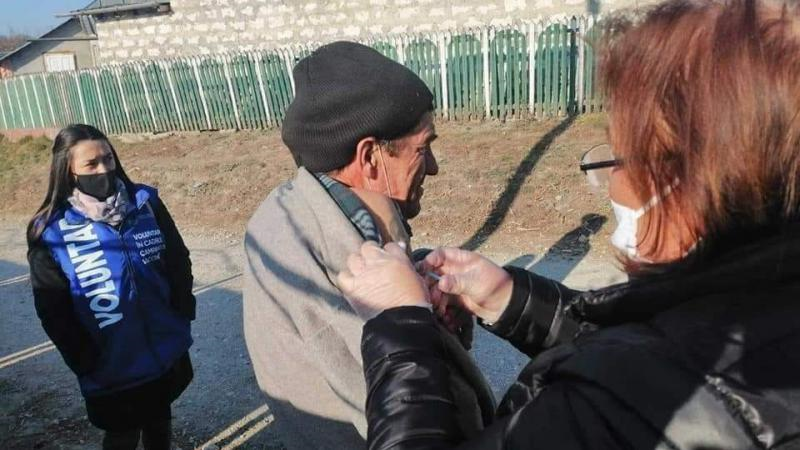 Раду Мариан удалил из Сети фото с мужчиной, вакцинированным "на обочине"