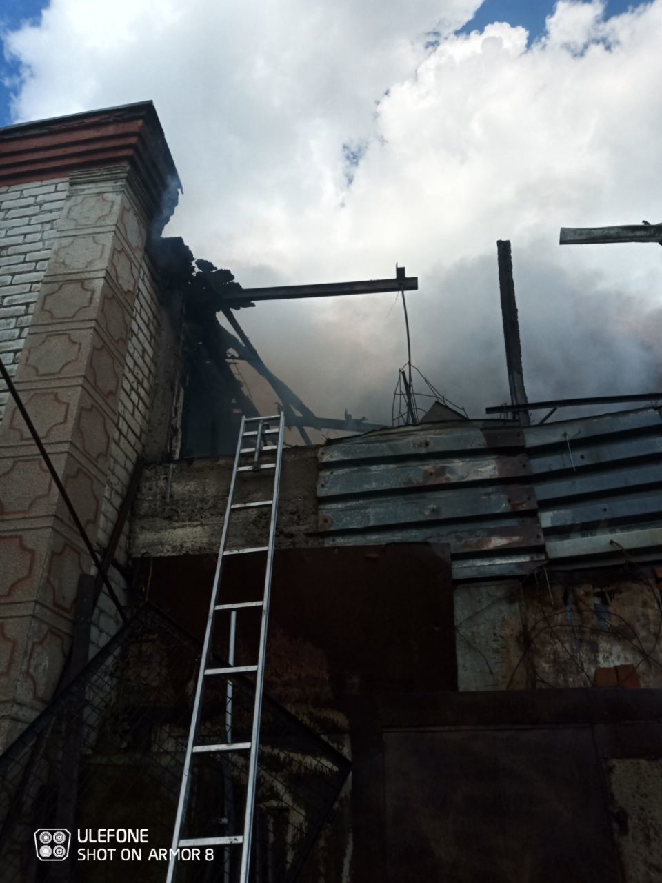 В Рышканском районе произошел пожар: сгорел дом и гараж
