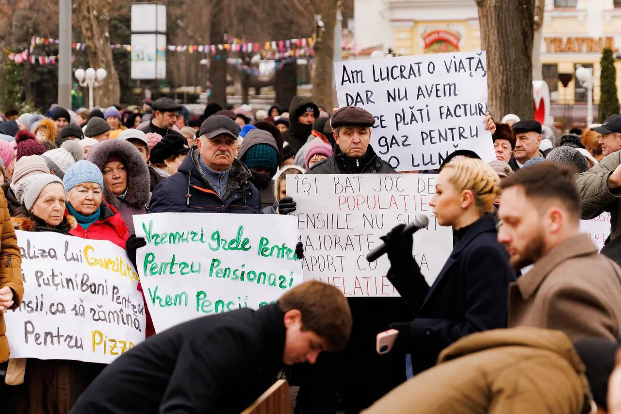 Партия "Шор" оспорила в КС индексацию пенсий: в столице прошел протест