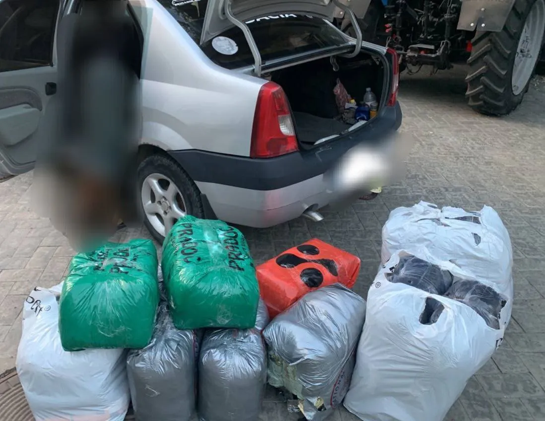 Таможенники пресекли попытку контрабанды одежды
