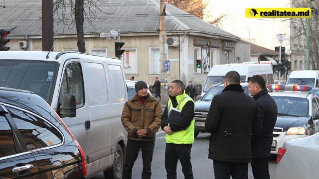 На одной из столичных улиц затруднено движение из-за аварии