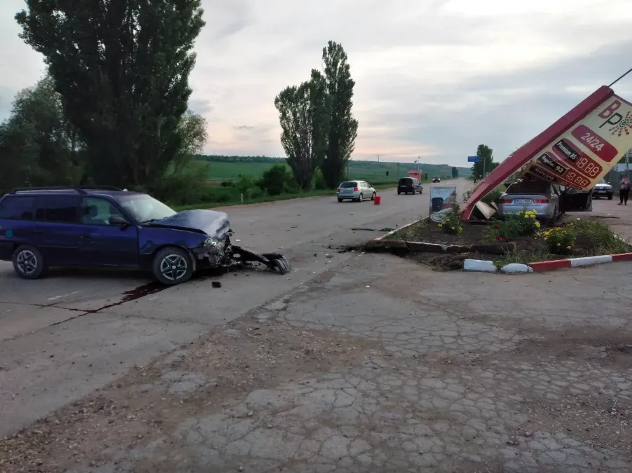 В Калараше водитель врезался в заправку