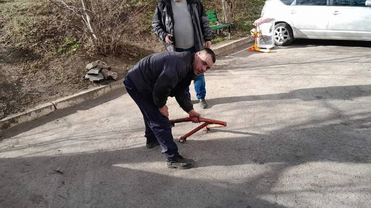 Barierele de parcare instalate ilegal, demontate la Chișinău