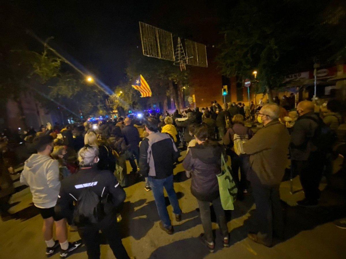 Участники протестов в Каталонии спели на русском «Калинку»