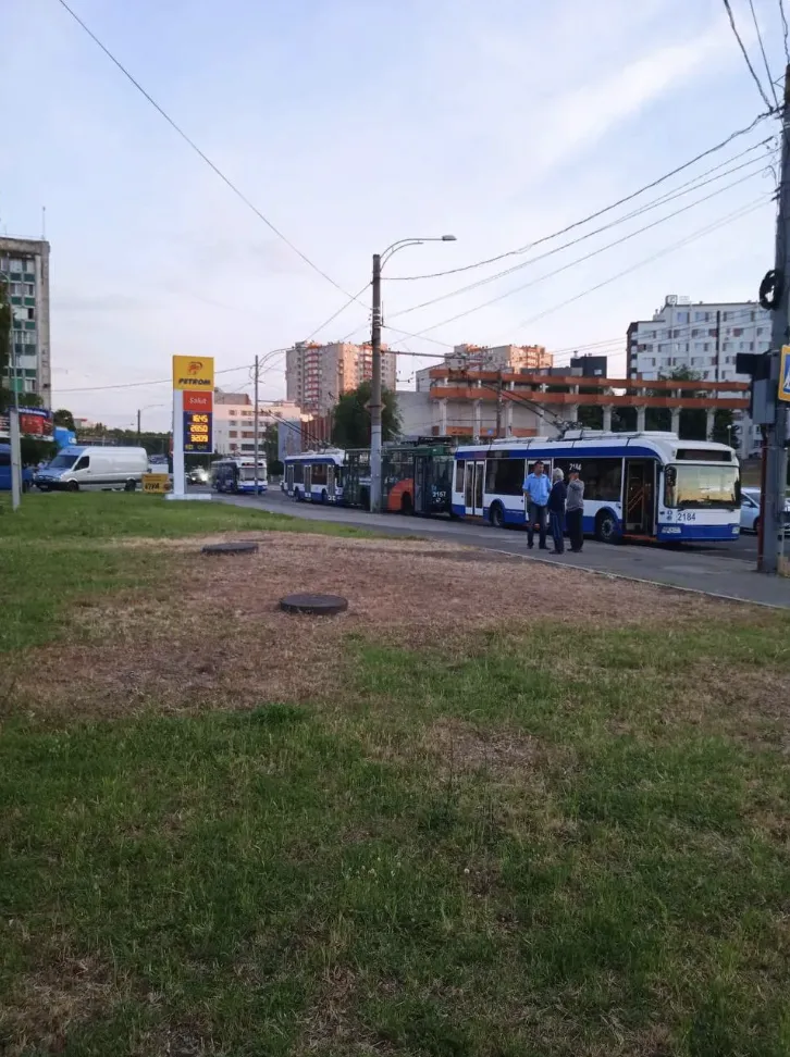 На проспекте Гагарина возникли неполадки с троллейбусной сетью