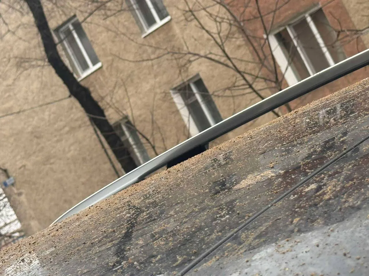 Drumarii din Bălți au împrăștiat antiderapant nu doar pe drumuri, dar și peste mașini
