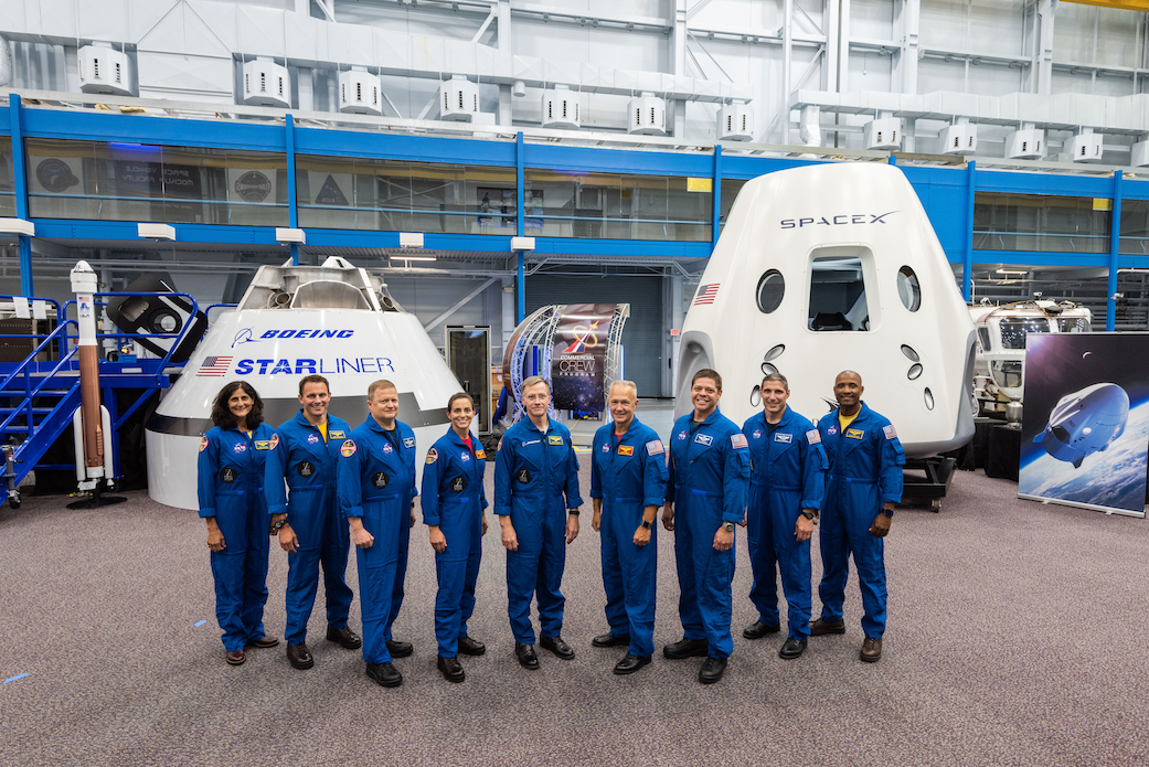 НАСА отобрало первых астронавтов для полетов на SpaceX