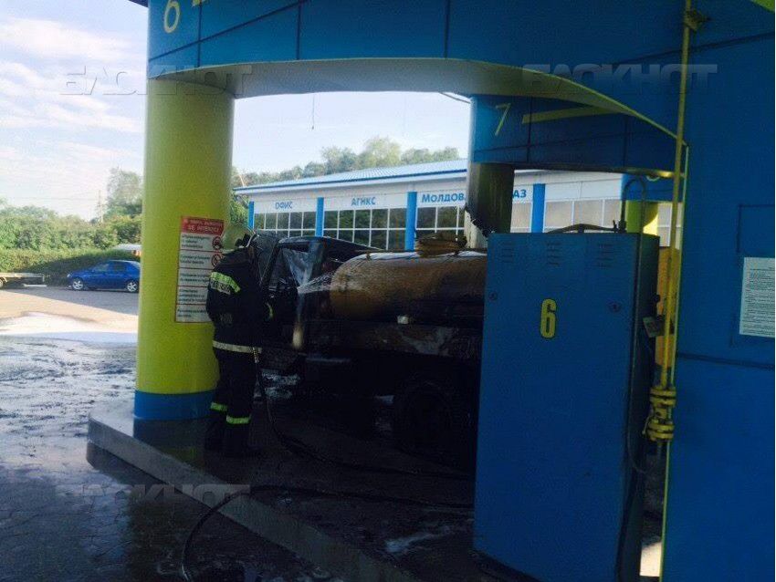 В Бельцах на газозаправочной станции загорелся молоковоз