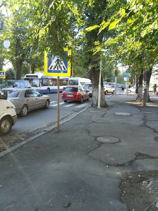 Ошибка водителя троллейбуса заблокировала движение транспорта в одном из секторов столицы