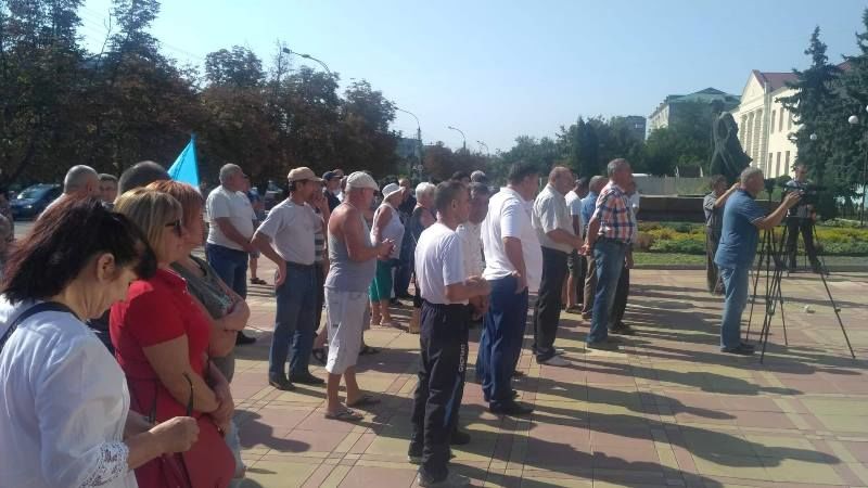 В Комрате проходит митинг против отмены Законов «О патенте» и «О налоговом свидетельстве»