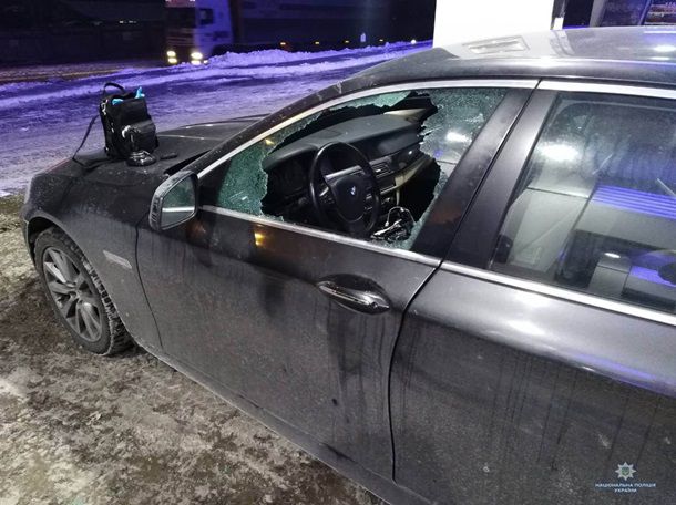В Киеве на АЗС из автомобиля украли 4 млн гривен