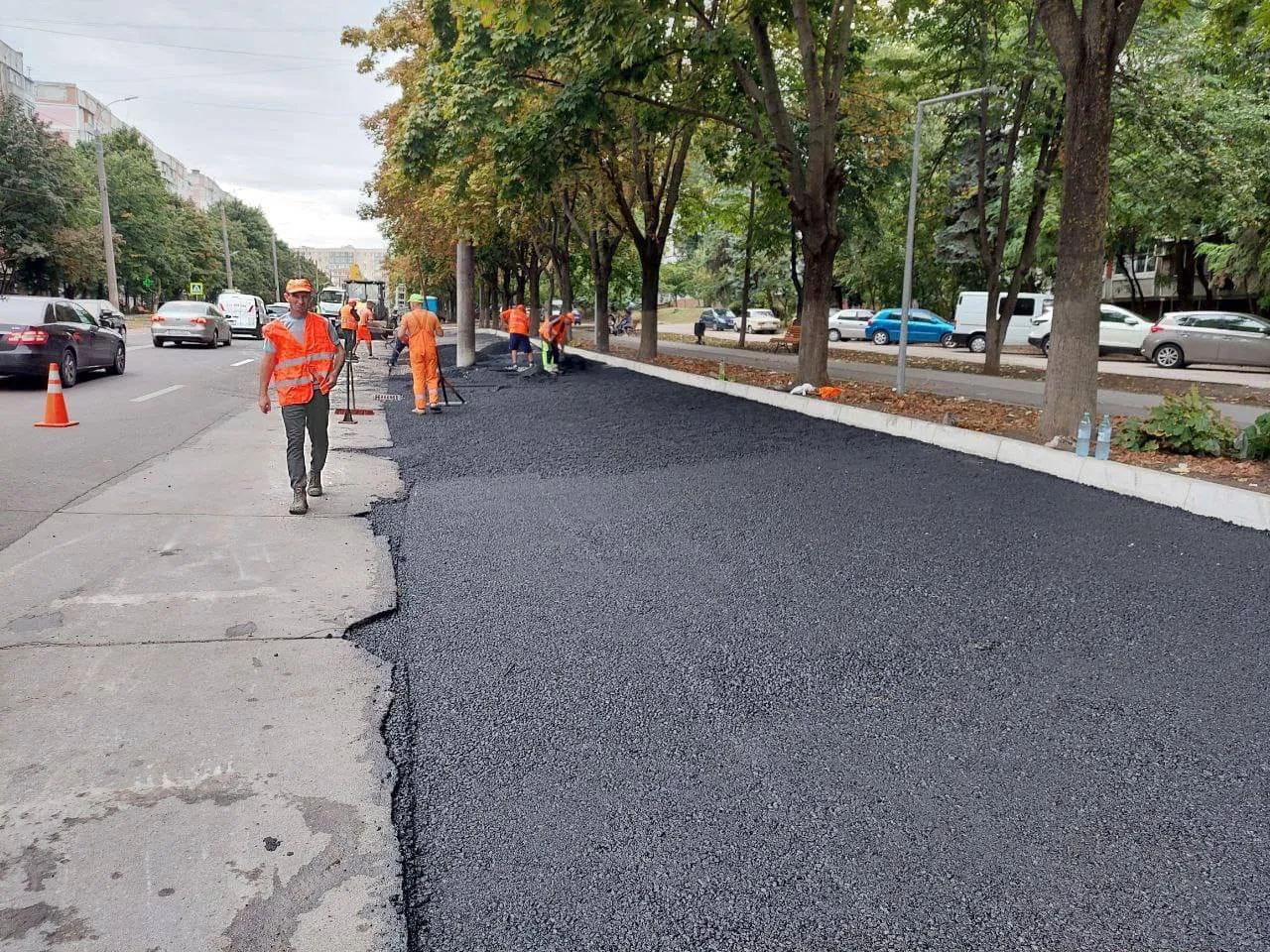 Начались работы по асфальтированию парковочных мест на Буюканах