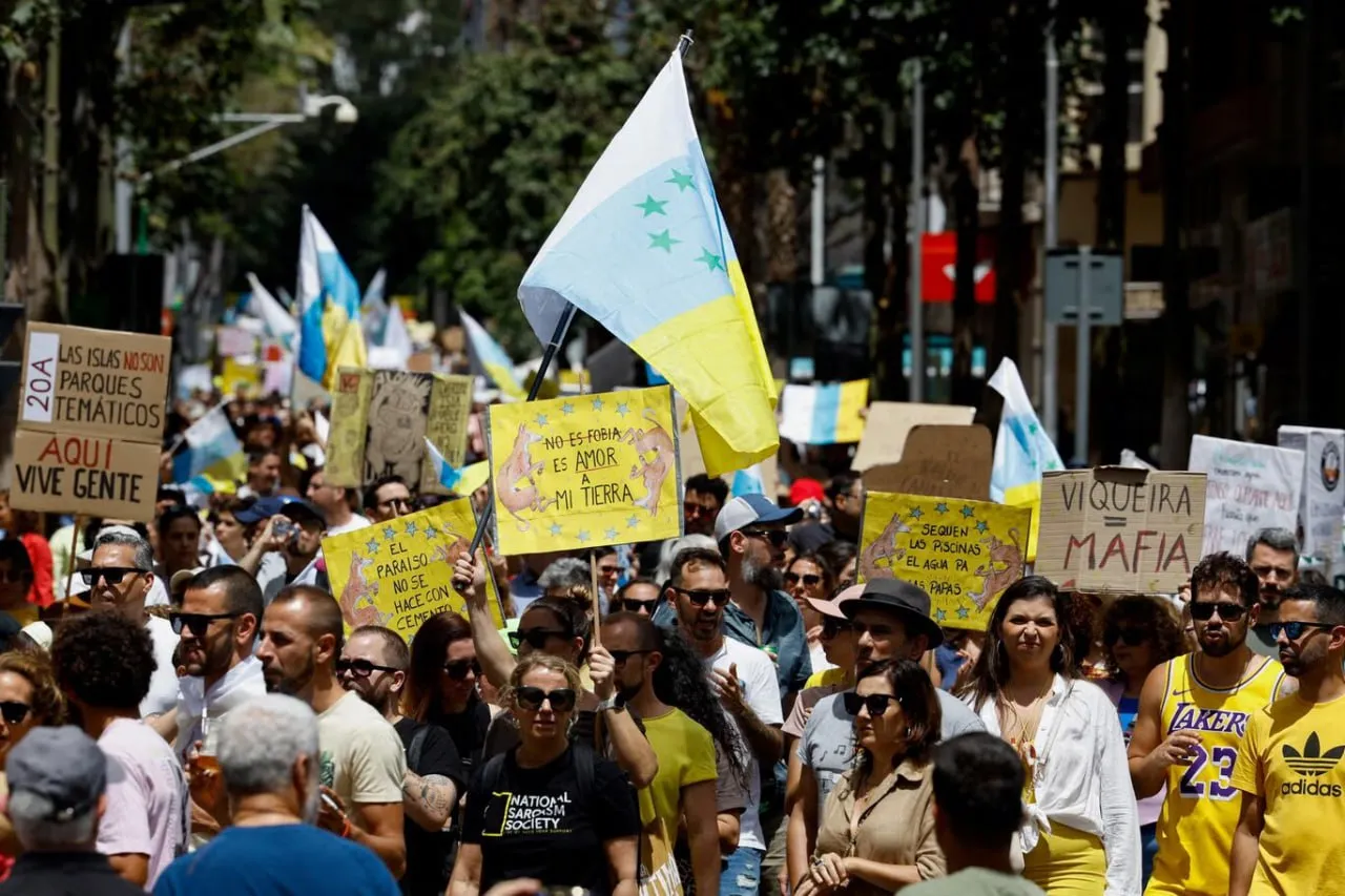 На Канарах прошли демонстрации против массового туризма