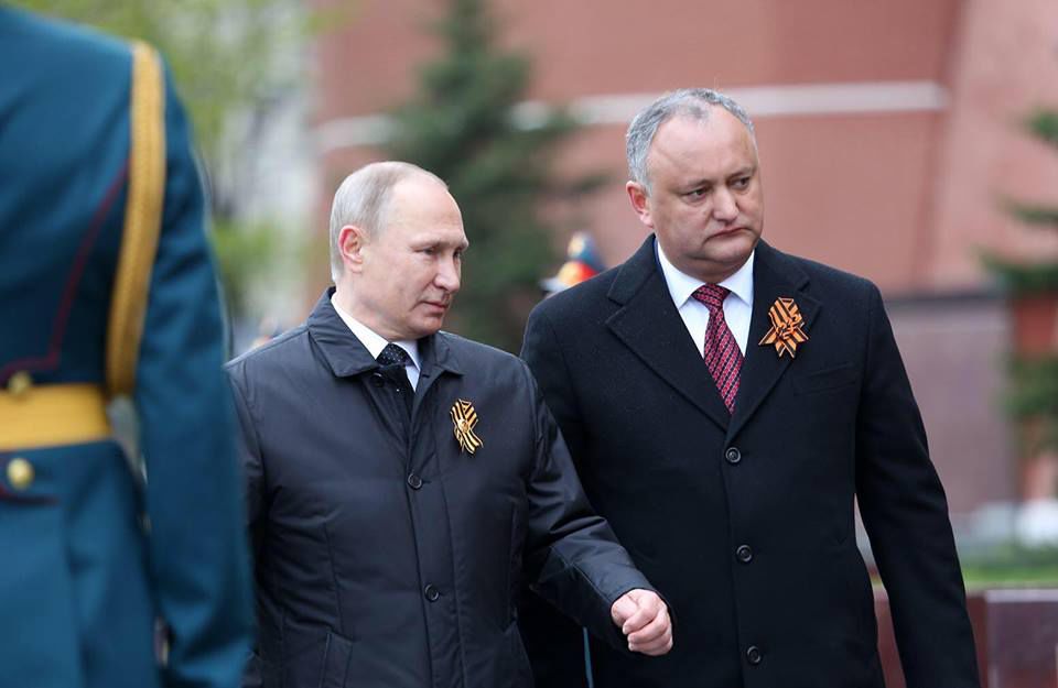 Peskov susţine că la paradă nici nu era aşteptat nimeni în afară de Dodon