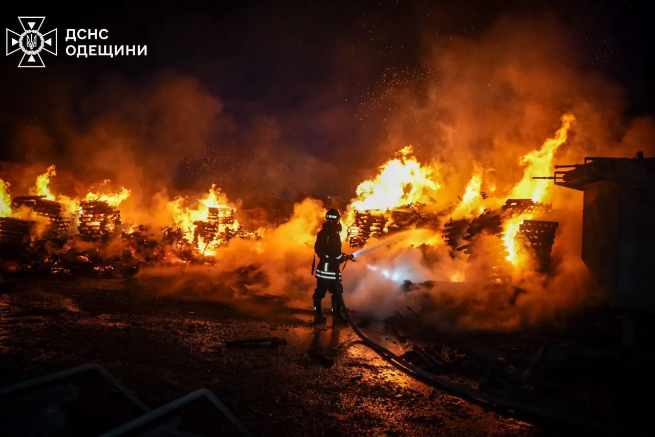 В Одессе в результате российского удара пострадали жилые дома и промышленный объект