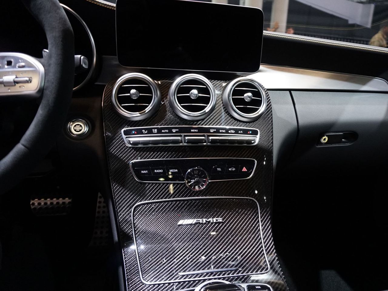 В Нью-Йорке показали обновленный Mercedes-AMG C63
