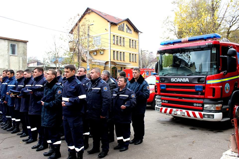 С большой скорбью товарищи попрощались с погибшим пожарным