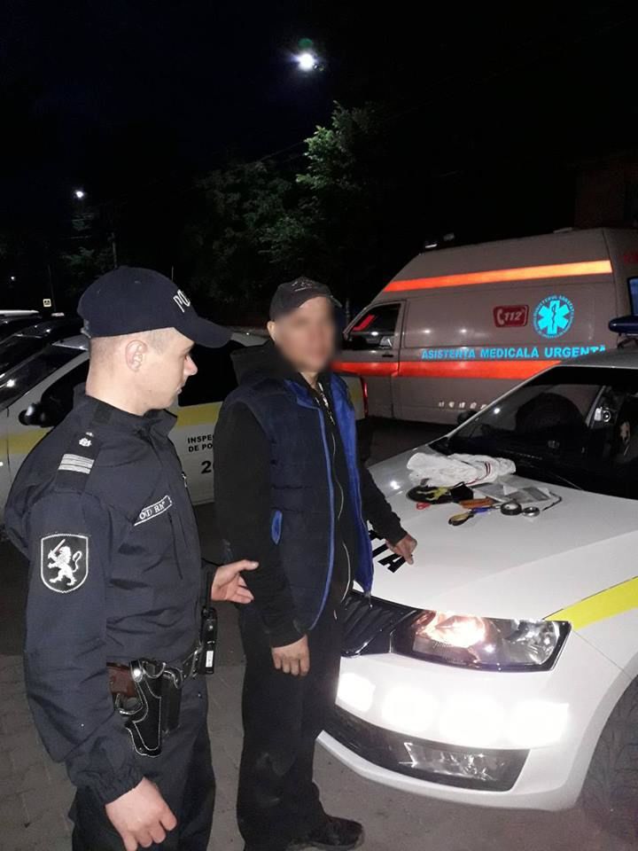 В Бельцах взломщик автомобиля угрожал ножом владельцу машины