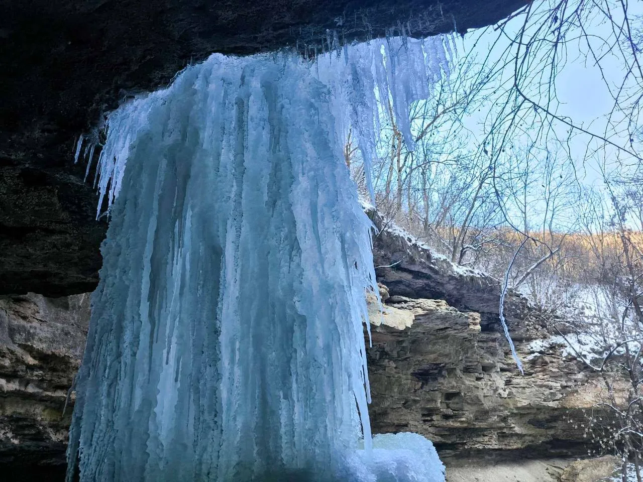 Cascada de la Mănăstirea Saharna a înghețat complet